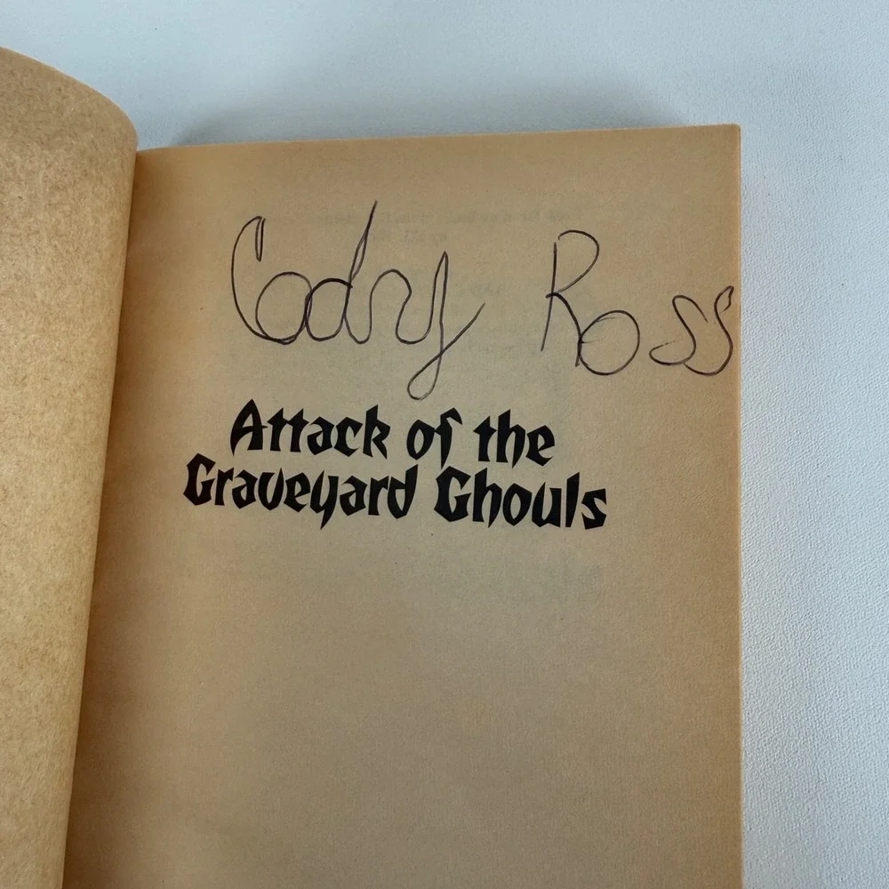 R.L. STINE Goosebumps Series 2000 #11 Attack of the Graveyard‎ Ghouls 1st Print